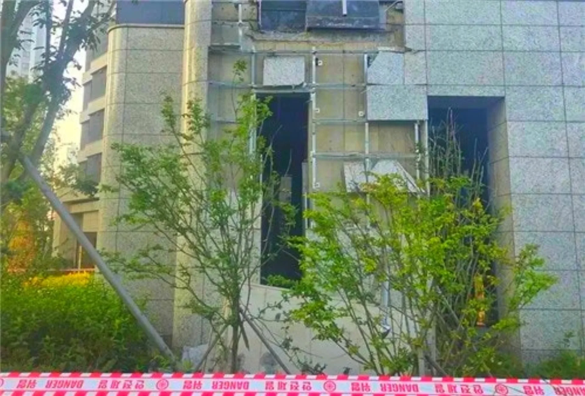 송도 신축 아파트 테라스 붕괴 사고의 부실시공 책임 공방