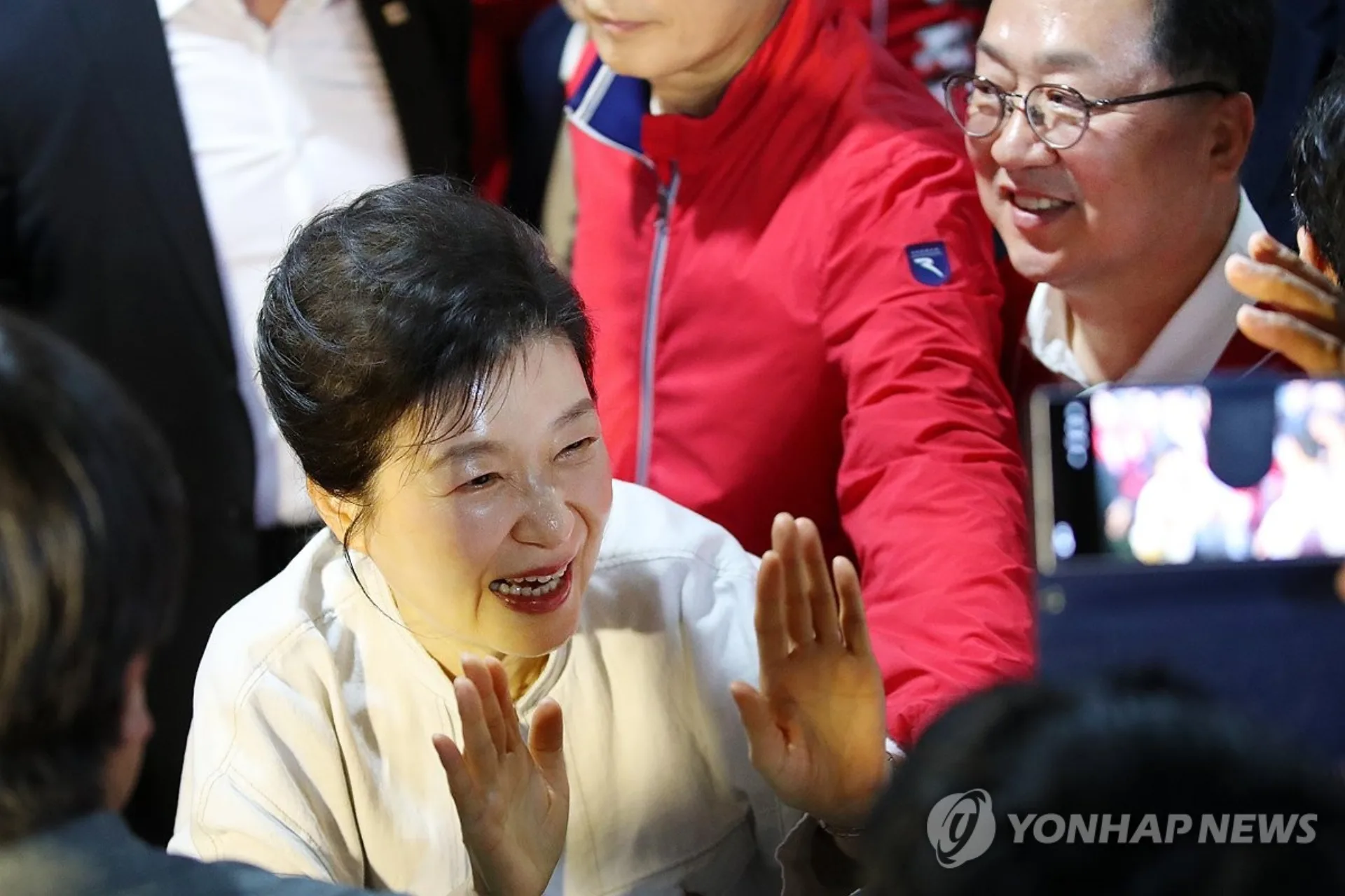박근혜, 탄핵 이후 첫 선거 유세 행보 및 충청·영남 순회