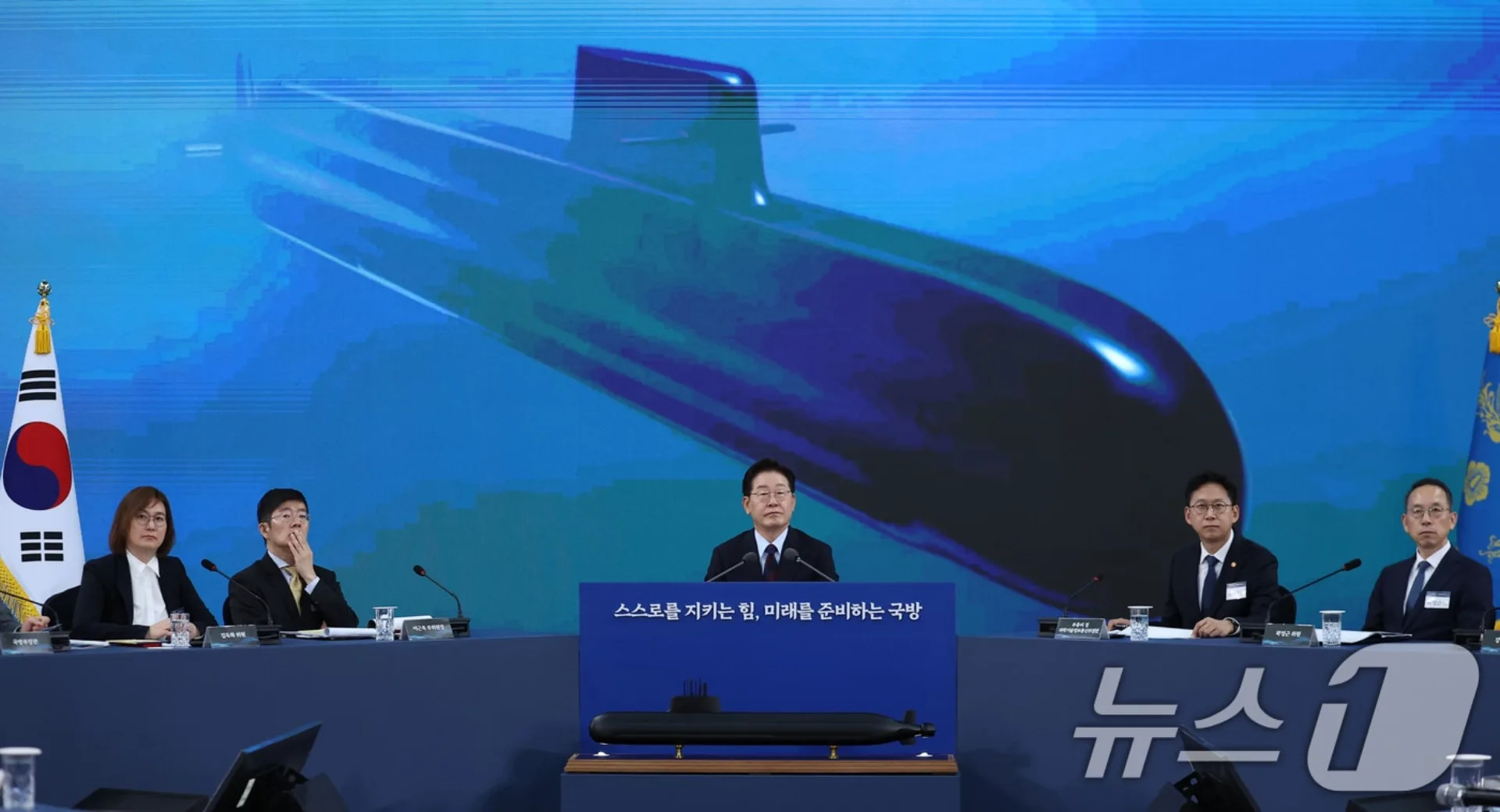 한국 정부의 핵추진잠수함 도입 및 건조 추진 논란