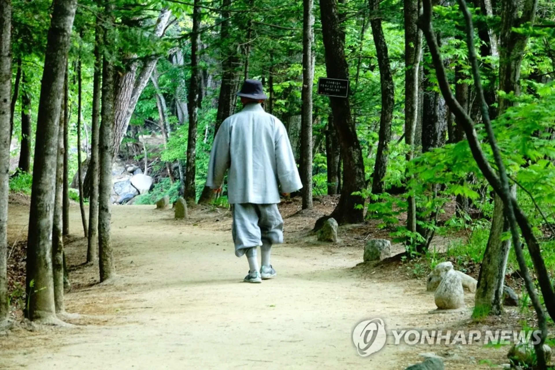 국내 성인 종교인 비율, 2004년~2021년 지속 하락