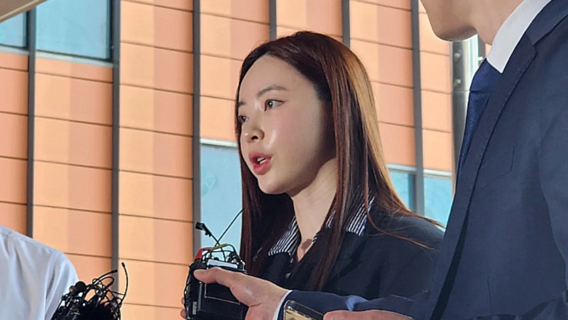 강남경찰서 송 경감의 뇌물 수수 및 수사 무마 의혹