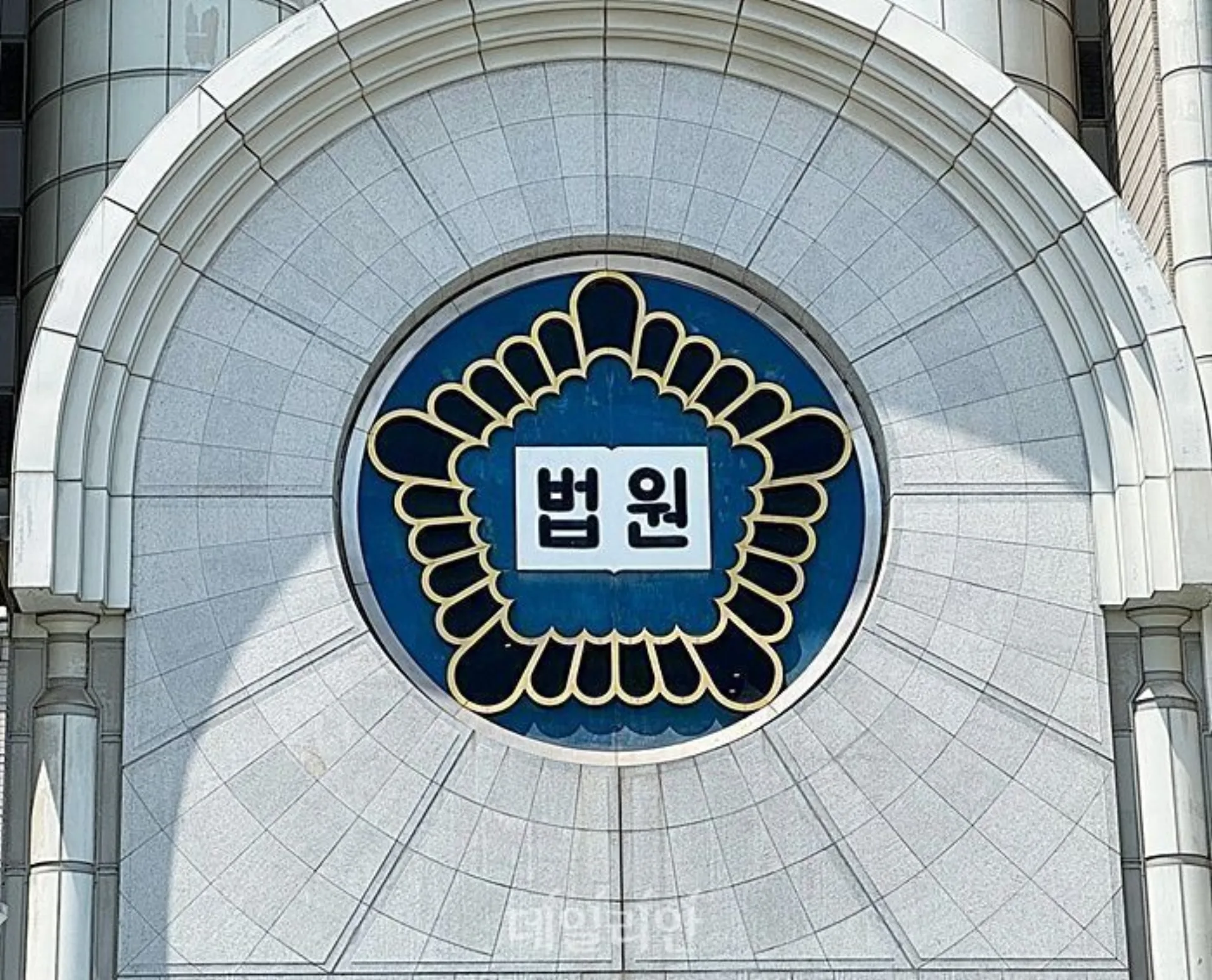 류중일 전 감독 아들 신혼집 홈캠 무단 설치 및 녹음 논란